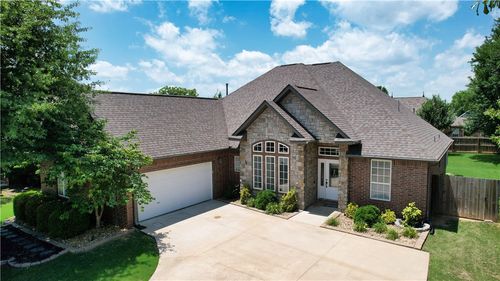 4424 W Collins Cir, Rogers, AR, 72758-9040 | Card Image