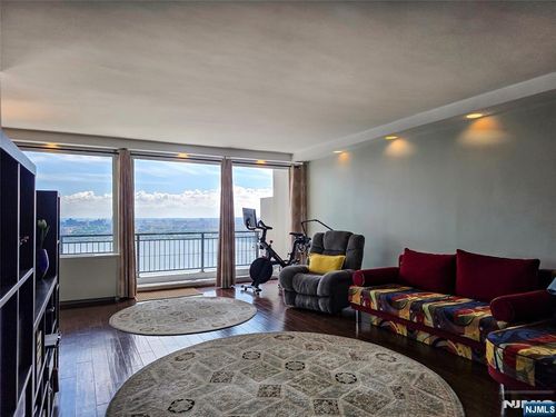 2 Horizon Rd, Fort Lee, NJ, 07024-6525 | Card Image