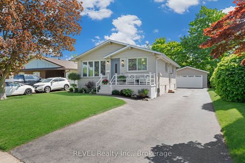120 Royal Oak Dr, Welland, ON, L3C5V9 | Card Image