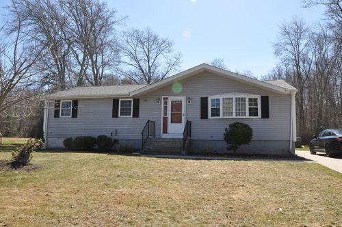 81 Benoit St, Westport, MA, 02790-4503 | Card Image