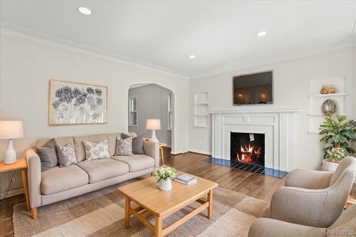 18639 Kentucky St, Detroit, MI, 48221-2005 | Card Image