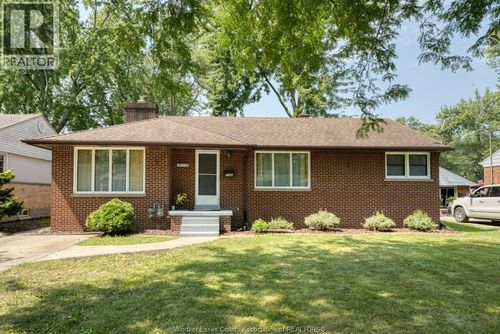 3277 Dominion Blvd, Windsor, ON, N9E2N6 | Card Image
