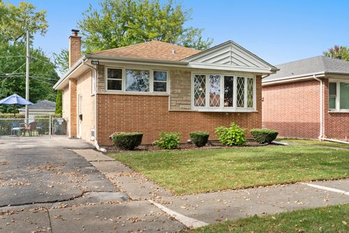 8306 Central Ave, Morton Grove, IL, 60053-3417 | Card Image