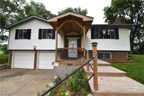 21282 Parallel Rd, Tonganoxie, KS, 66086-4106 | Card Image
