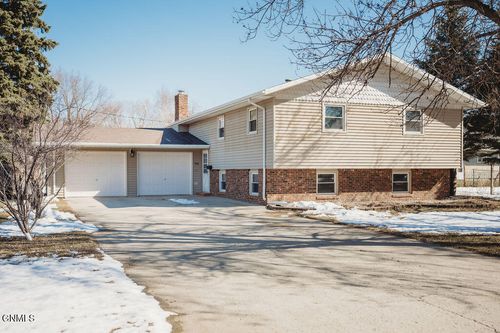 702 9th St Nw, Jamestown, ND, 58401-2354 | Card Image