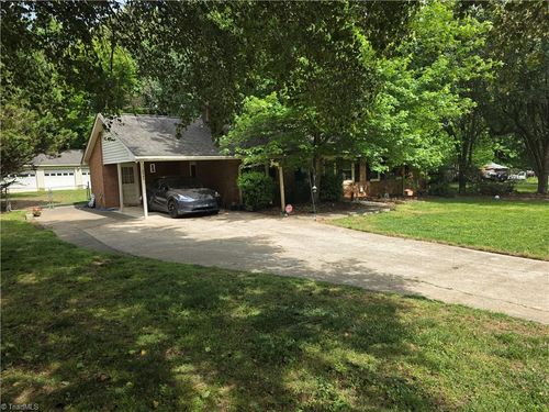 2945 Kecoughtan Rd, Pfafftown, NC, 27040-9420 | Card Image