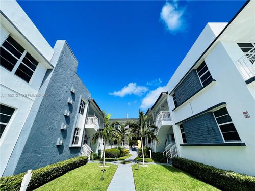 apt-901-960 Bay Dr, Miami Beach, FL, 33141-5643 | Card Image