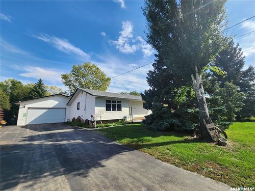 305 9 Ave, Broadview, SK, S0G2S0 | Card Image
