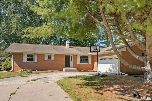 109 N 3rd St, Colona, IL, 61241-9031 | Card Image