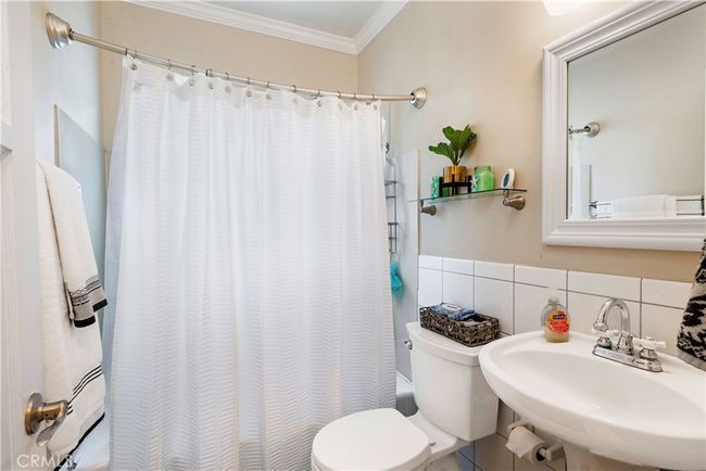 Hall bathroom unit B | Image 43