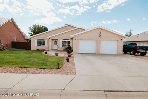 102 Garden Cir, Bloomfield, NM, 87413-6507 | Card Image