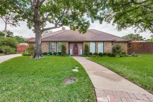 2405 Bluffview Ct, Arlington, TX, 76011-2603 | Card Image