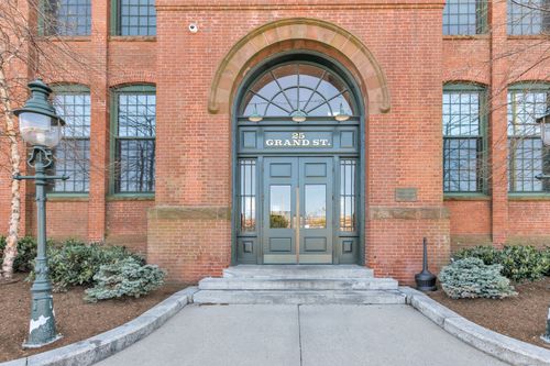 105-25 Grand St, Norwalk, CT, 06851-3522 | Card Image