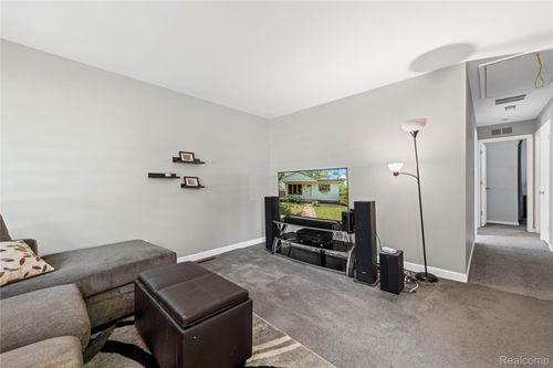 20135 Saint Francis St, Livonia, MI, 48152-2347 | Card Image