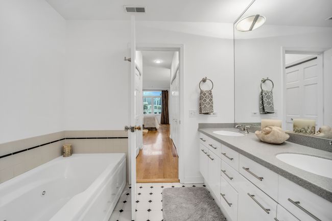 APT-503 - 1414 N Wells St, Condo with 2 bedrooms, 2 bathrooms and 1 parking in CHICAGO IL | Image 11