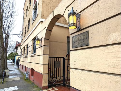 104-2829 Se Belmont St, Portland, OR, 97214-4064 | Card Image