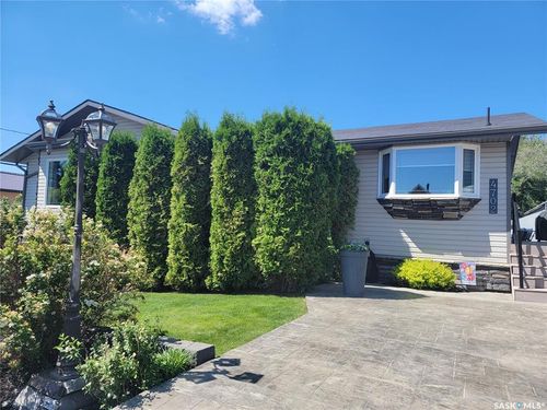 4702 Leader St, Macklin, SK, S0L2C0 | Card Image