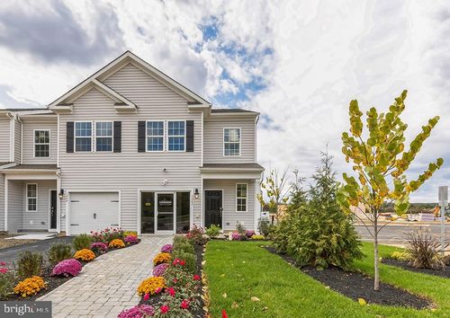 1201 Susan Cir, Breinigsville, PA, 18031-8729 | Card Image