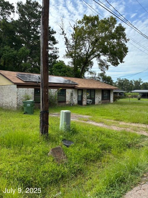 1018 Green Ave, Cleveland, TX, 77327-3829 | Card Image