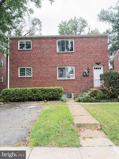 818 22nd Street S, Arlington, VA, 22202 | Card Image