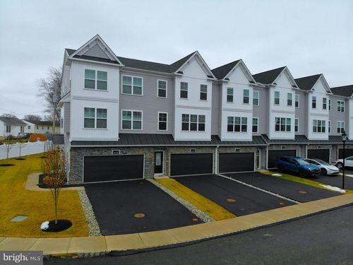 2 Warren Dr, CHALFONT, PA, 18914-3413 | Card Image