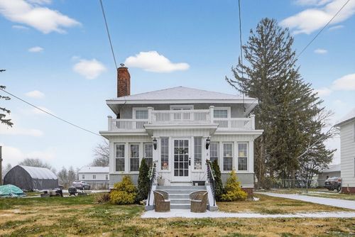 1684 Northampton St, Holyoke, MA, 01040-1942 | Card Image