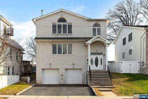 132 Clinton Pl, East Rutherford, NJ, 07073-1723 | Card Image