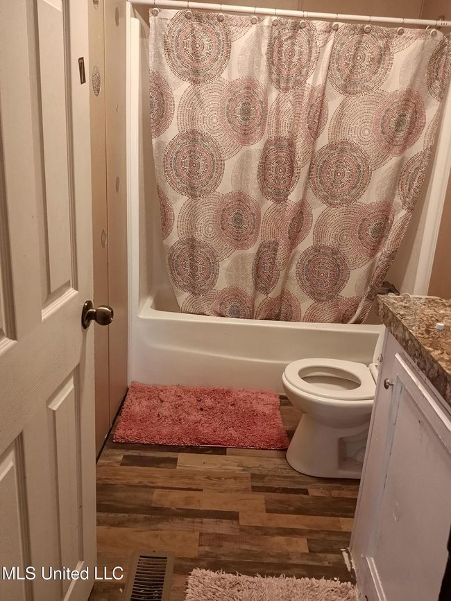 Bathhroom | Image 9