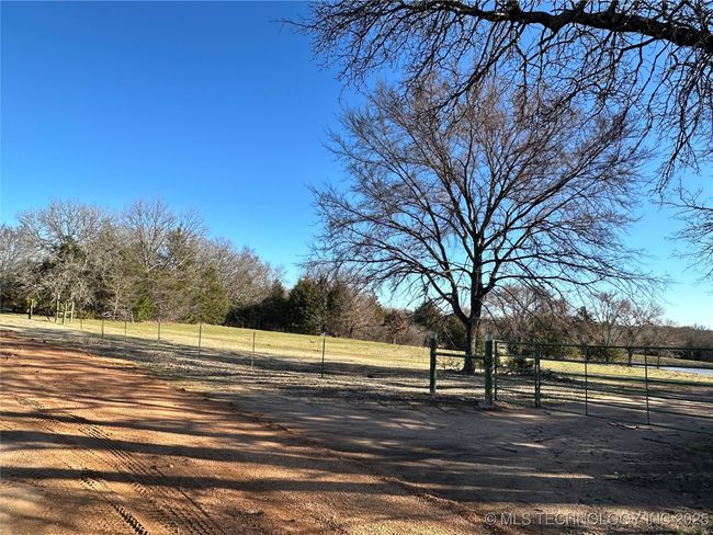 6806 S Rock Creek Loop, Home with 0 bedrooms, 0 bathrooms and null parking in Tishomingo OK | Image 4