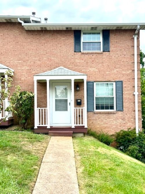 305 E James St, Munhall, PA, 15120-2717 | Card Image