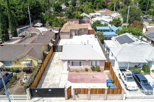 19947 Vanowen St, Winnetka, CA, 91306-3927 | Card Image