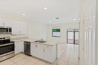 0 - 11103 W 32nd Ln, Townhouse with 3 bedrooms, 2 bathrooms and null parking in Hialeah FL | Image 3