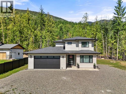 7670 Mountain Dr, Anglemont, BC, V0E1M8 | Card Image