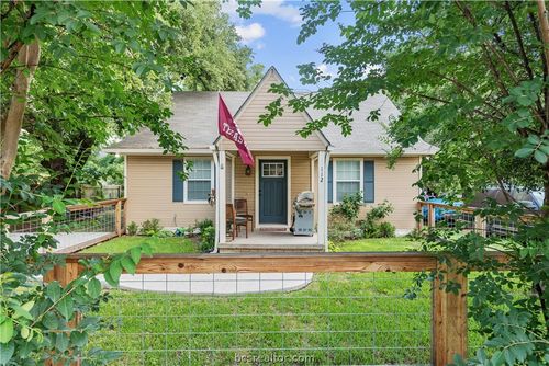 112 Rebecca St, Bryan, TX, 77801-1229 | Card Image