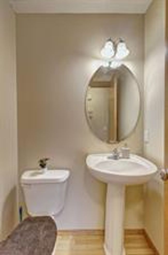 384 New Brighton Dr Se, House detached with 4 bedrooms, 3 bathrooms and 4 parking in Calgary AB | Image 8