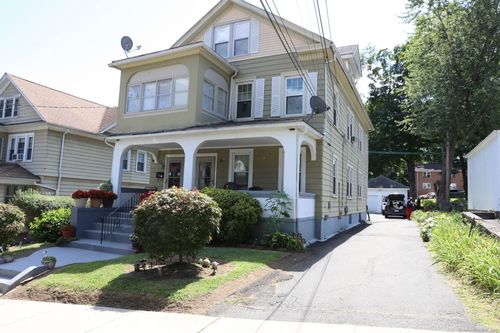 11 Pershing St, Hartford, CT, 06112-1243 | Card Image