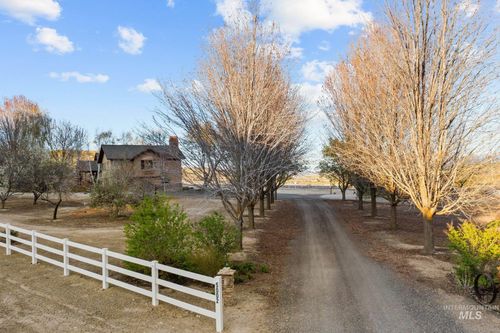 5002 N Highway 16, Eagle, ID, 83616-6932 | Card Image