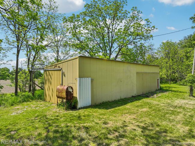 Pole Barn with concrete floor and electricity | Image 33
