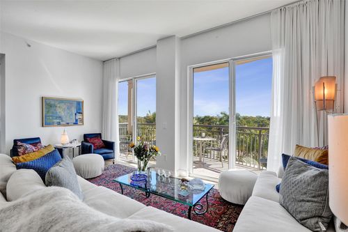 401-2601 Ne 14th Ave, Wilton Manors, FL, 33334-4381 | Card Image