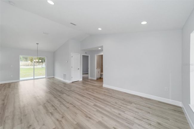 13316 Sw 105 Th Pl, House other with 3 bedrooms, 2 bathrooms and null parking in Dunnellon FL | Image 6