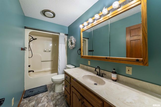 1803 Spring Garden Rd, House other with 3 bedrooms, 3 bathrooms and null parking in Marion IL | Image 21