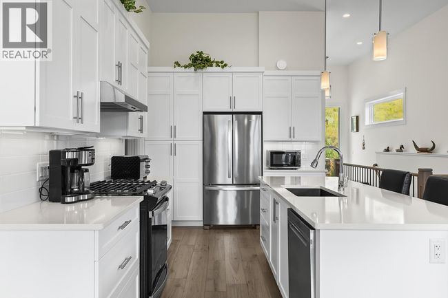 1436 Tower Ranch Dr, House other with 2 bedrooms, 3 bathrooms and 4 parking in Kelowna BC | Image 9