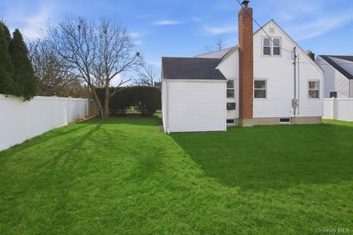 57 Remson St, Valley Stream, NY, 11580-2032 | Card Image