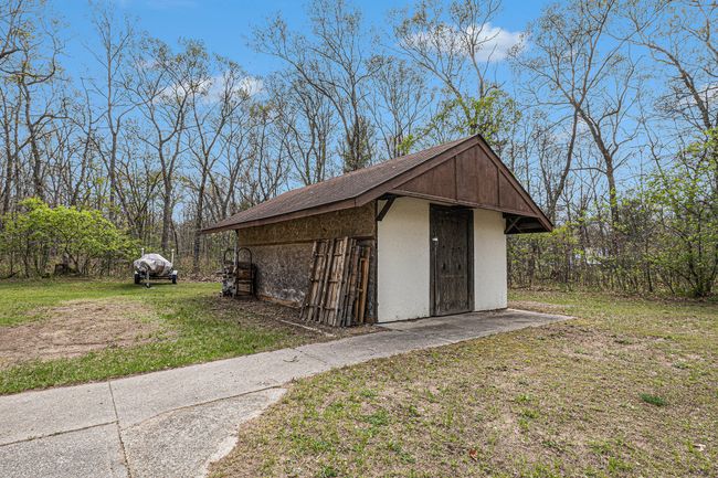 Storage shed w/ electric & concrete floor | Image 26