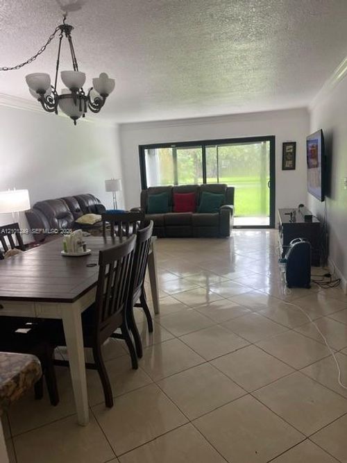 107-3-10227 Nw 9th St Cir, Miami, FL, 33172 | Card Image
