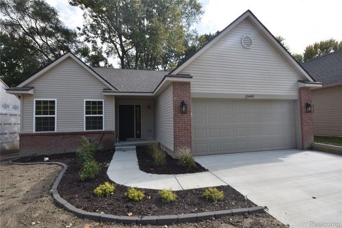 11481 Hidden Oaks Dr, Clio, MI, 48420-2905 | Card Image