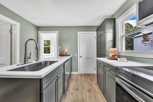 1702 Eastgate Ave Ne, Roanoke, VA, 24012-5425 | Card Image