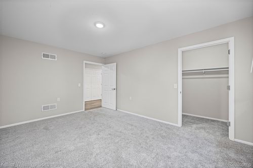 993 Groveland Pines Dr, Ortonville, MI, 48462-8845 | Card Image