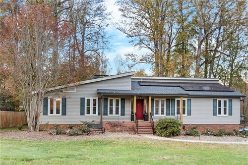 8006 Bridgewood Rd, Clemmons, NC, 27012-8525 | Card Image