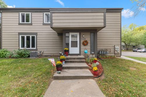 4812 Grenwich Way N, Oakdale, MN, 55128-2033 | Card Image